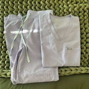 🍇FIGS Lavender Dew Catarina Shirt and Zamora High Waisted Joggers🍇